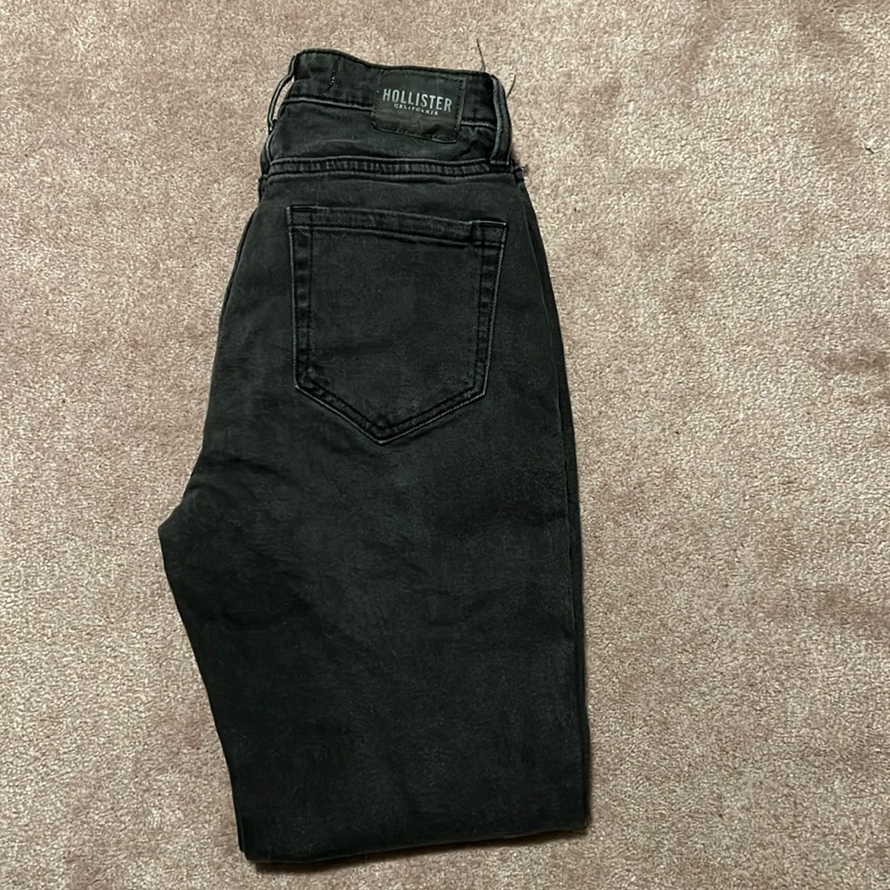 Black Hollister Curvy High-Rise Mom Jean